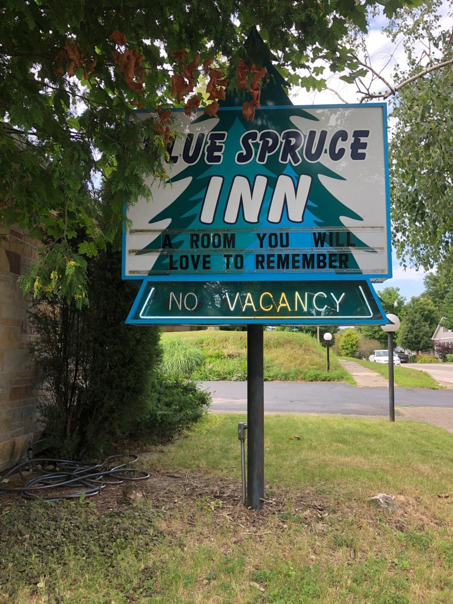 Ludington Blue Spruce Inn 외부 사진